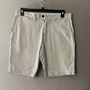 Tommy Hilfiger Men's Shorts Size 33